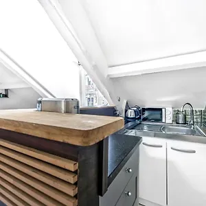 De La Gaîté , Montparnasse Appartement